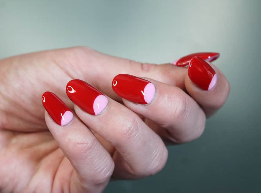 uñas de media luna manicura francesa invertida
